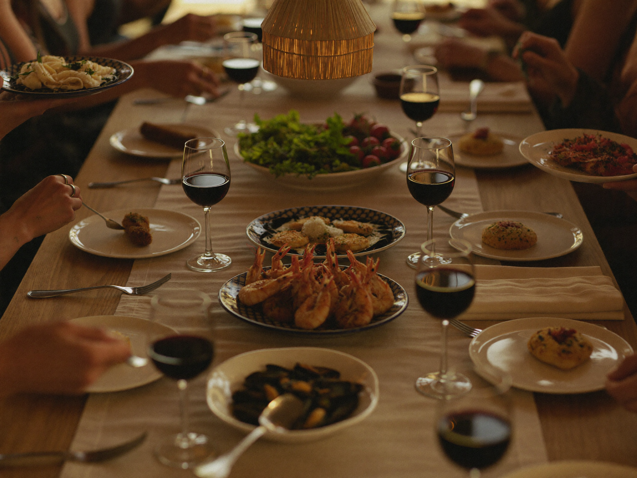 Mesa larga con tapas para grupo en La Clau d'Altea